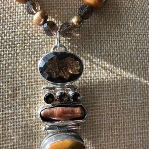 Elegant Brown and Silver Pendant Necklace